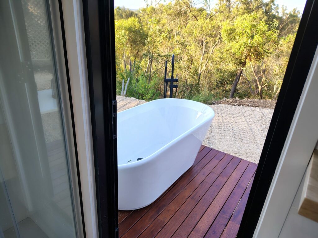 Shoji-Exterior-Bathtub